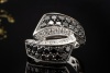 Black and White Ring Crossover mit Diamanten 750er Weißgold Handarbeit 