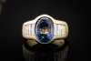 Ring mit ovalem Saphir und Baguette Diamanten Handarbeit in Gelbgold 750 