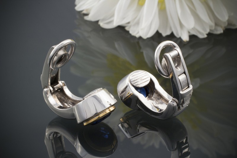 Hans Dieter Krieger Ohrringe Ohrclips mit Saphir in 750er Weißgold 