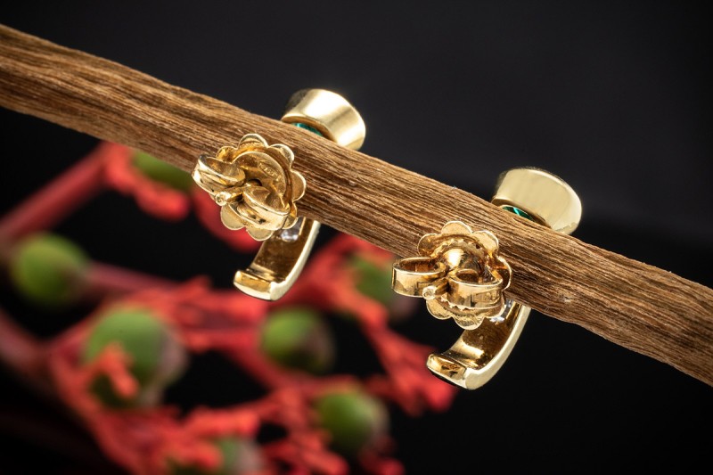 Süße Smaragd Ohrringe Ohrstecker mit Carré Diamanten in Gelbgold 750 