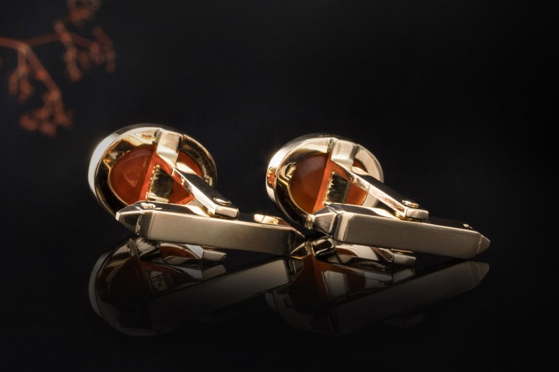 Manschetteknöpfe mit Karneol Intaglio Indianermotive in 750er Gelbgold 