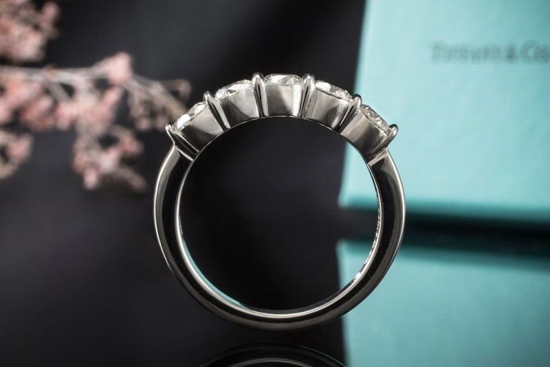 Tiffany & Co. Ring Halbkreis mit 5 großen Top Diamanten in 950er Platin 