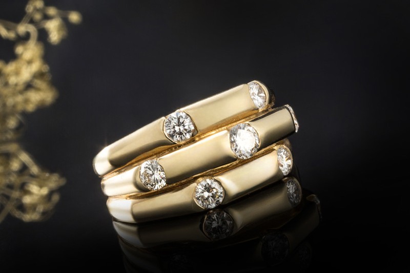 Ring Klassische Goldschmiedearbeit Handarbeit mit Diamanten in Gelbgold 
