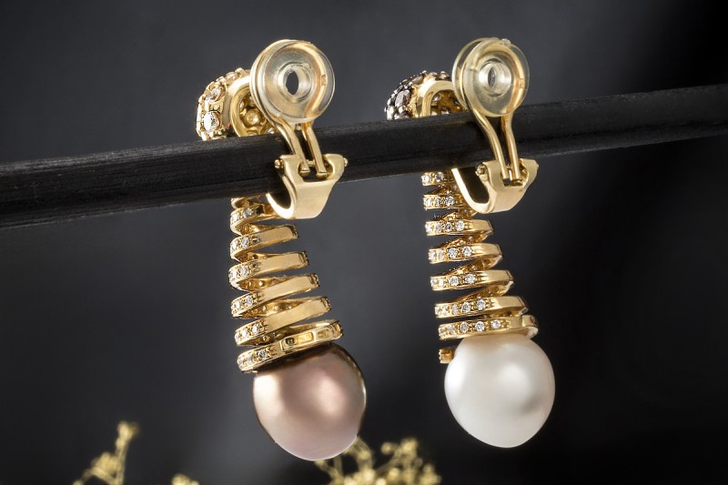 Ohrringe Ohrclips aus Gelbgold 750 mit Diamanten Südsee- und Tahitiperle 
