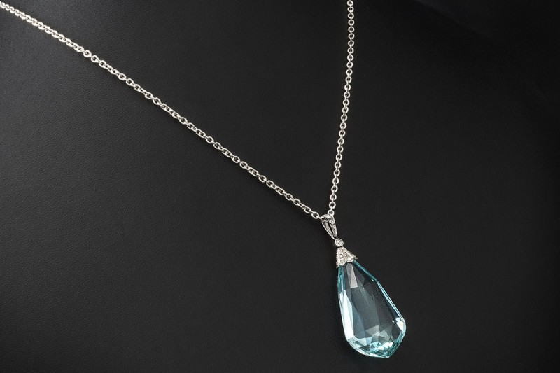 Vintage Anhänger 60 Ct. Natürlicher Aquamarin mit Diamanten in Weißgold 