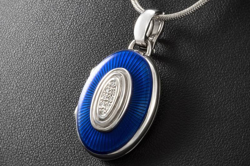 Victor Mayer Medaillon Anhänger mit Diamanten Emaille Blau Weißgold 750 