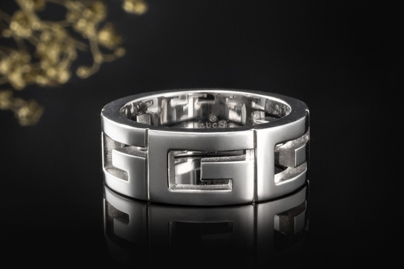 Gucci Ring Bandring Gucci Logo Breites Modell Größe 55 in 750er Weißgold 