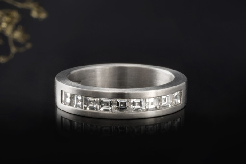 Massiver Platin Ring Bandring 9 Lupenreine Diamanten eckig Carré Schliff 