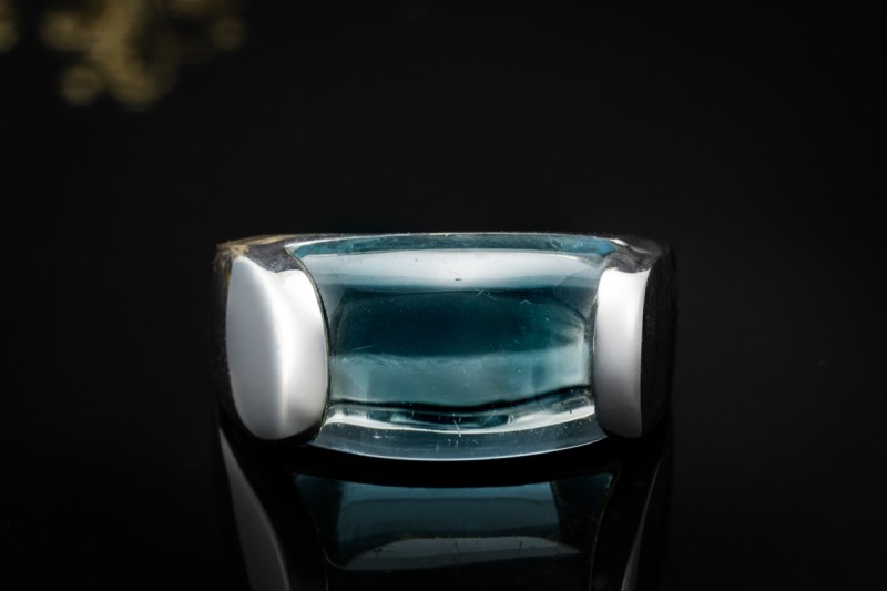 BVLGARI Ring mit blauem Topas Bulgari Tronchetto massiv in Weißgold 750 