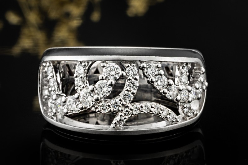 Leo Wittwer Ring Offene Diamant Ornamente Schwarze Emaille in Weißgold 