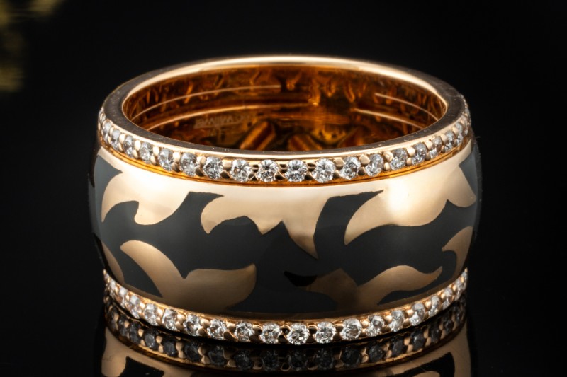 Leo Wittwer Ring Breit mit Emaille Grau und Diamanten Roségold 750 