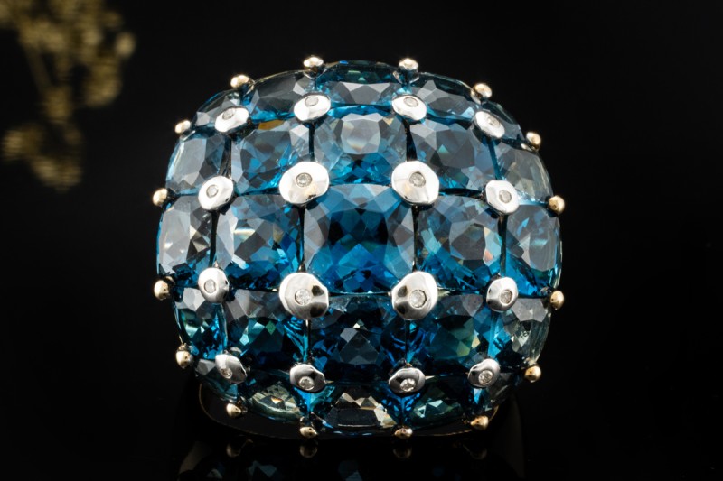 Ausgefallener Cocktailring Ring mit Blautopas und Diamanten in Gelbgold 