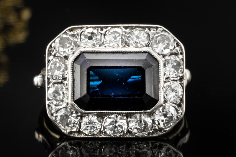 Ring Antik mit Saphir und Diamanten im Altschliff Handwerkskunst in Gold 