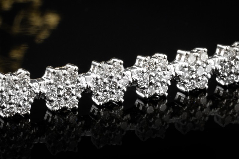 Modernes Armband Blumen Sterne 4,58 Carat Diamanten in 750er Weißgold 