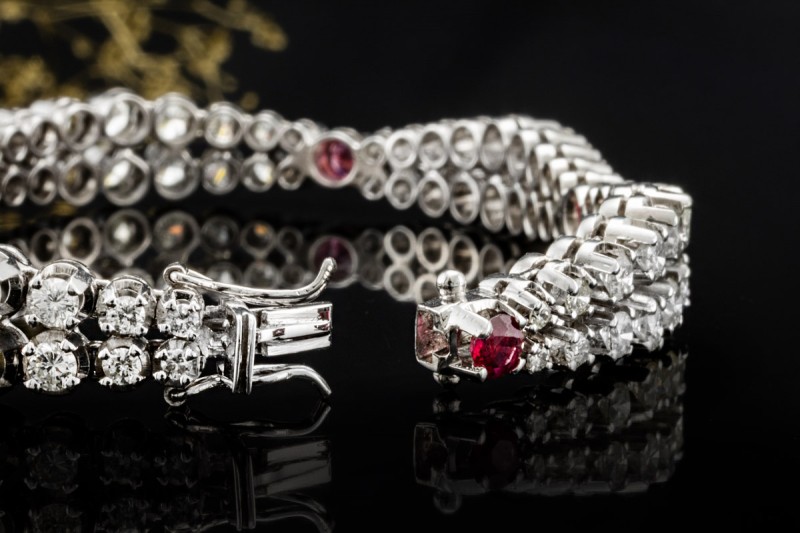 Raffiniertes Vintage Armband 12,5 Ct Rubine und Diamanten 750er Weißgold 