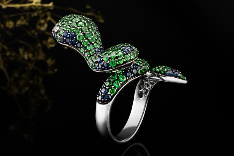 Ring Motiv Schlange mit Saphir Tsavorit und Diamant Augen 750er Weißgold 