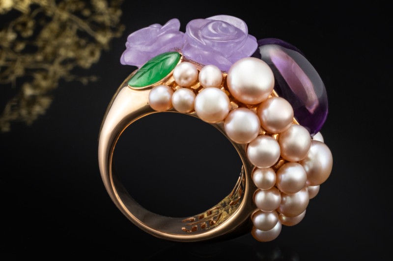 MIMÍ Cocktail Ring Blumen mit Amethyst Perlen und Jade in 750er Roségold 