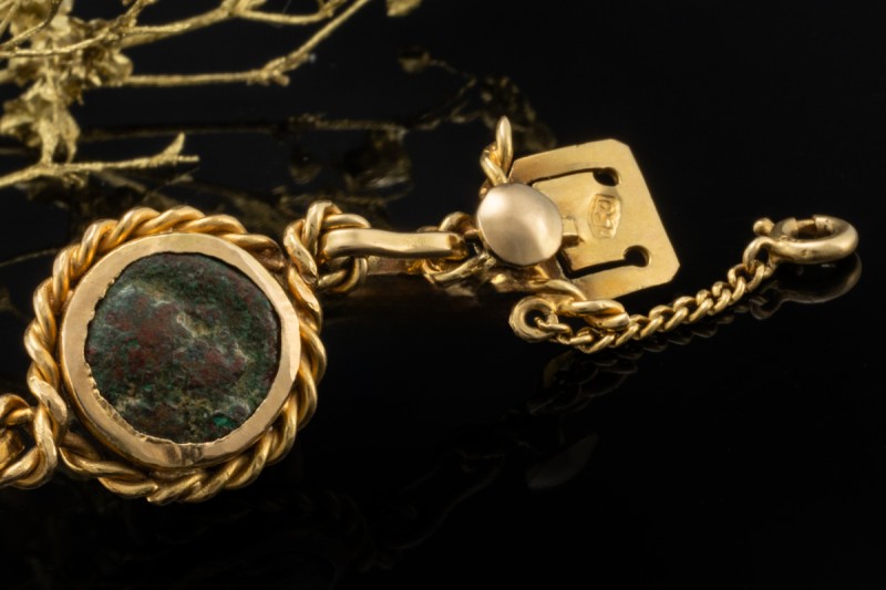 Antikes Armband mit ominösem Gestein Goldschmiedearbeit in 750er Gelbgold 