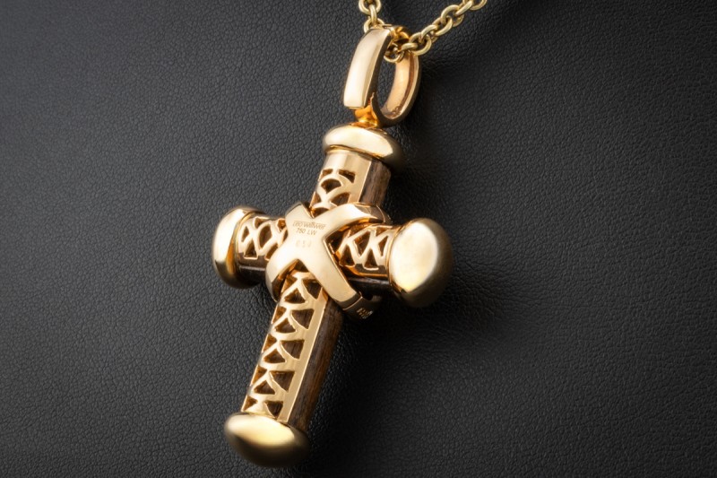Leo Wittwer Kreuz Anhänger mit Diamanten und Holzarbeit in Roségold 750 