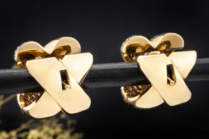 Creolen Ohrstecker im Kreuzdesign mit Diamanten in 750er Gelbgold 