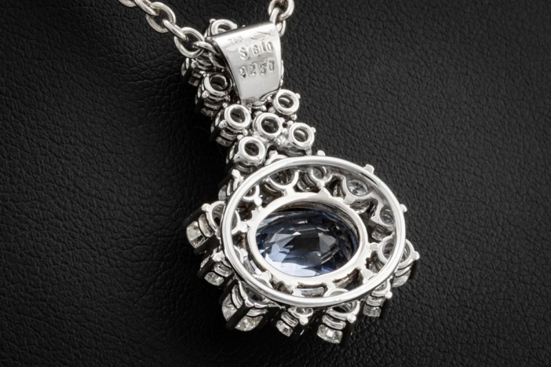 Saphir Anhänger mit Diamanten Bewegliche Handarbeit in 750er Weißgold 