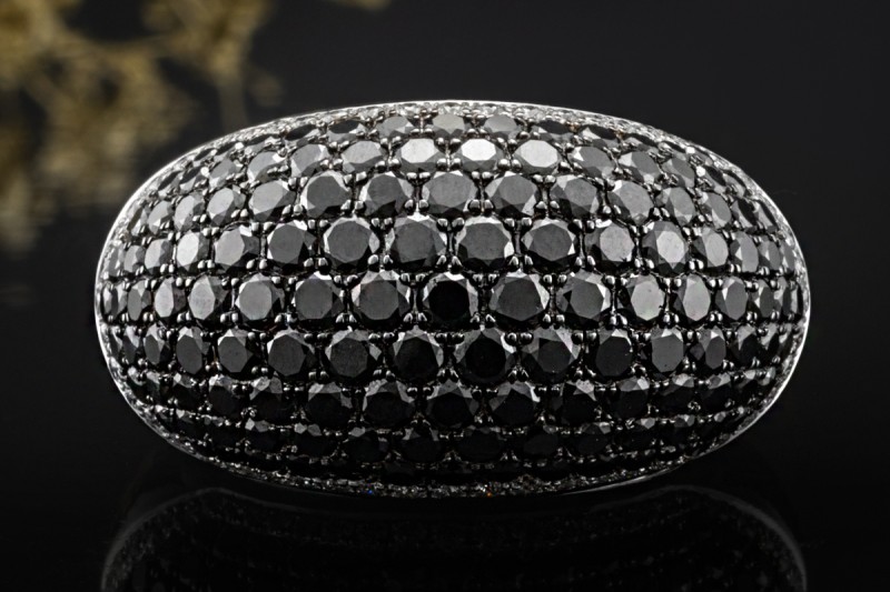 Italienischer Designer Ring Schwarzen und weiße Diamanten 750er Weißgold 