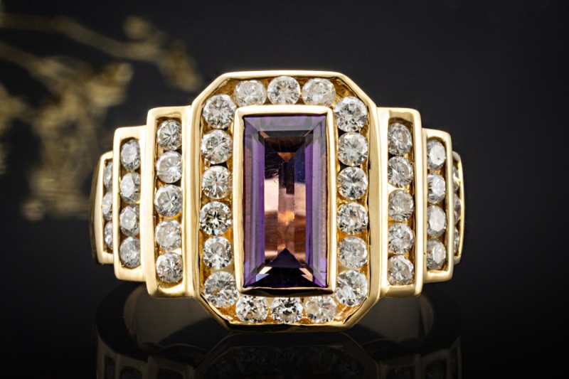 Ring Eckig mit Amethyst und Diamanten Goldschmiedearbeit in Gelbgold 750 