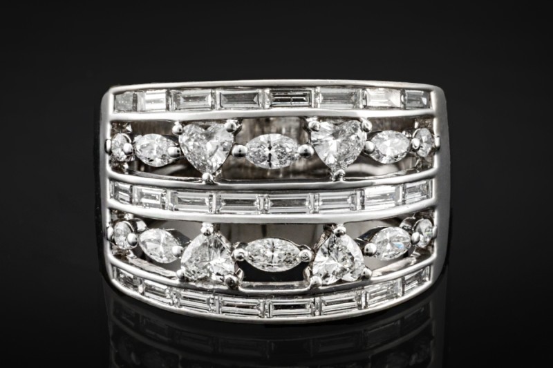 Breiter Herz Bandring mit Diamanten durchbrochen in 950er Platin Arbeit 