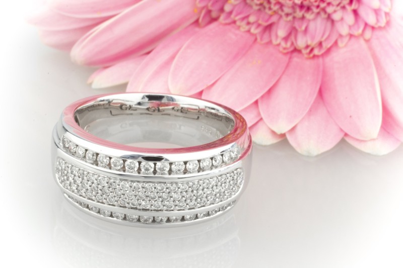 Ring Brillanttraum 0,68 feurige Diamanten in massivem 585 Weißgold Ring 