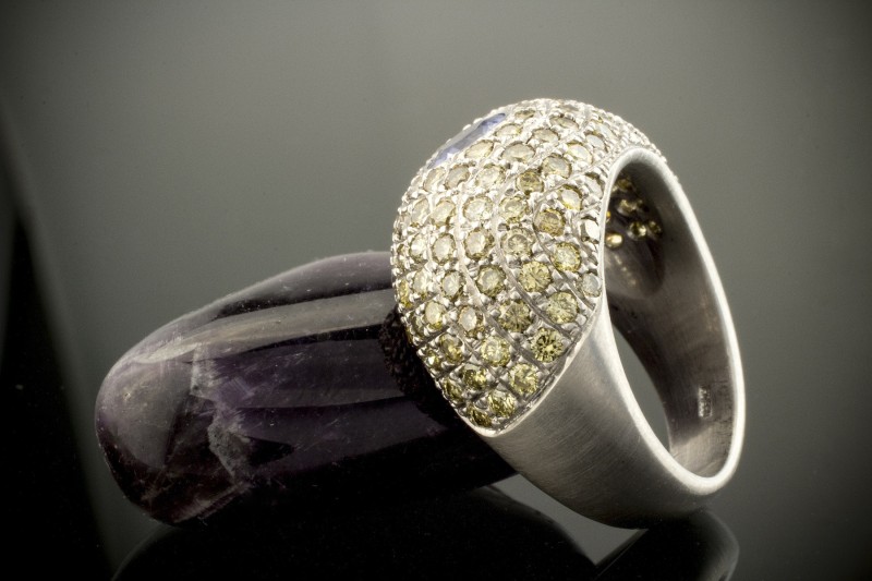 Hans Dieter Krieger Ring 950er Platin mattiert mit gelben Diamanten und Saphir 