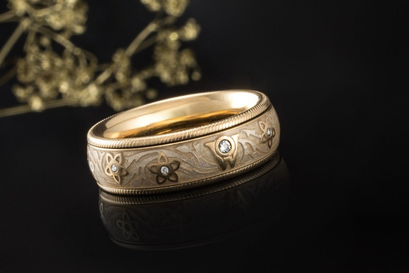 Wellendorff Ring Drehring Seidenschimmer Creme 11 Diamanten Gelbgold 750 