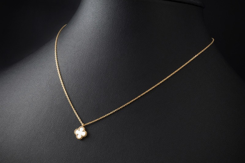 Van Cleef & Arpels Collier Sweet Alhambra mit Perlmutt in 750er Gelbgol 