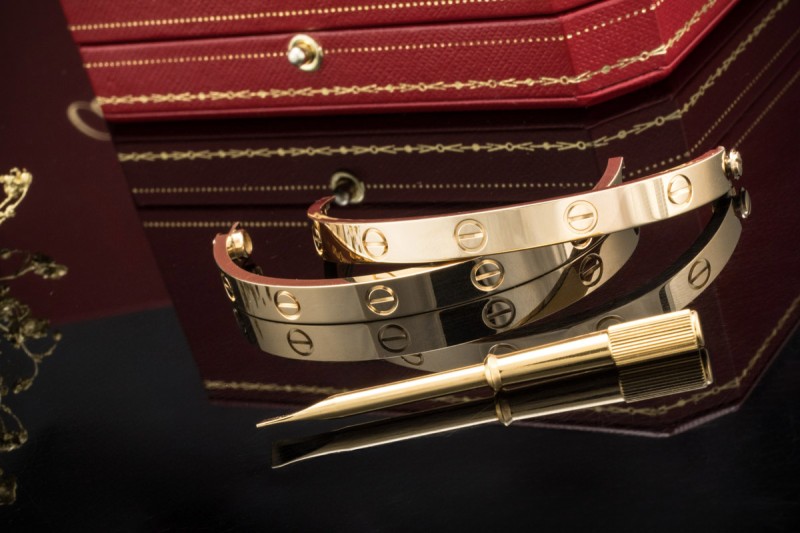 Cartier Love Armreif Armband Neues Modell in Gelbgold 750 Gr 17 Full Set 