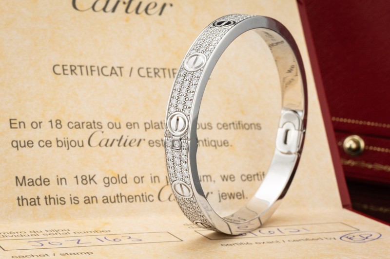Cartier Love Armreif Klassisch Diamanten Ausgefasst in Weißgold Full Set 