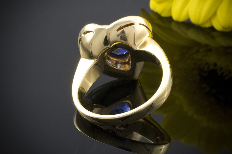 HANS DIETER KRIEGER HERZ Ring mit Saphir im Herzschliff und Diamanten 750er Gold 