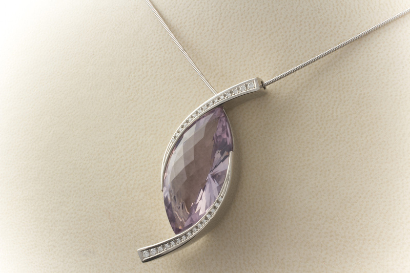 Collier Amethyst & Brillanten 950er Palladium Anhänger an Weißgold Kette 