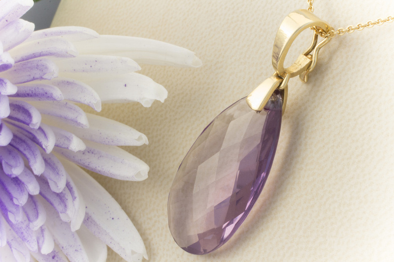 Facettierter Amethyst Anhänger mit klappbarer Öse in 750er Gelbgold  