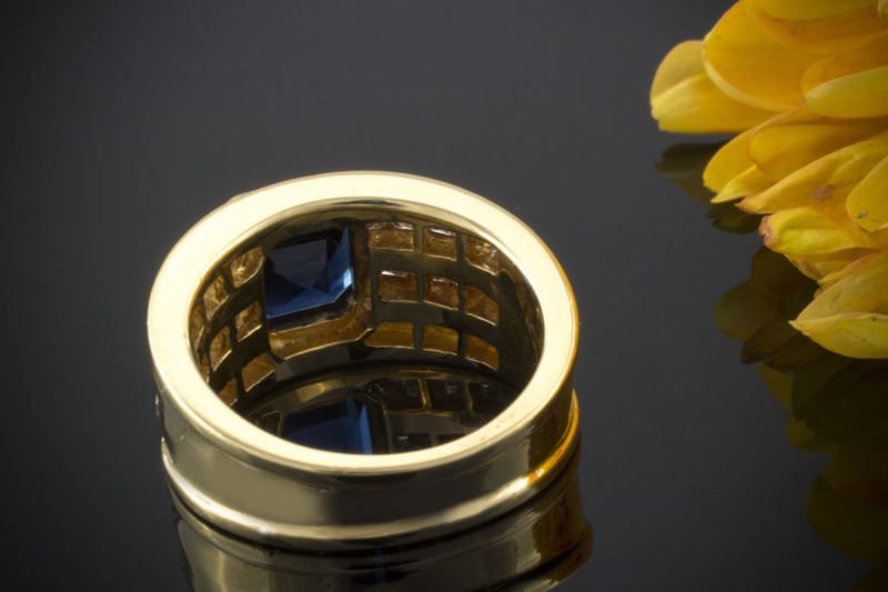 Unikat Beeindruckender Saphir Ring mit Carré Diamanten in 750er Gelbgold 