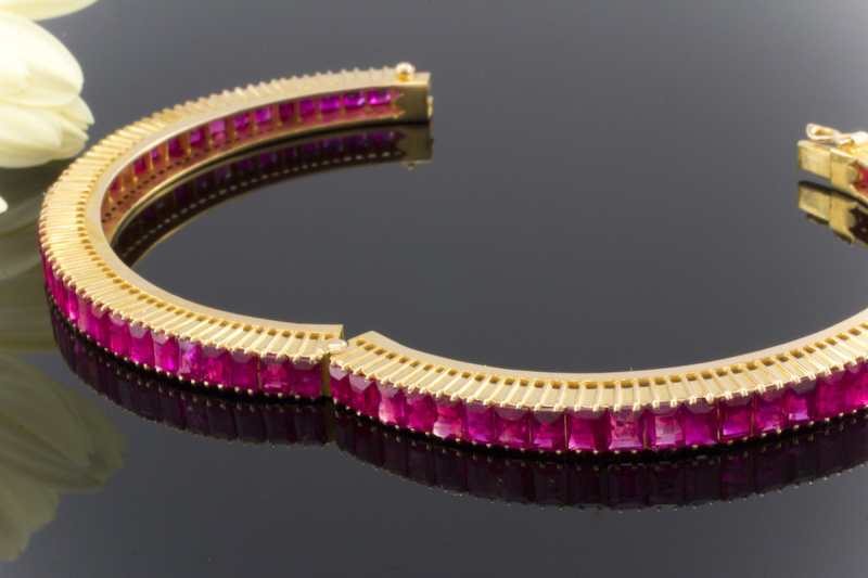 Rubin Armreif 6 Carat Rubine Ruby Bracelet Feine 750er Gold Goldschmiedearbeit 