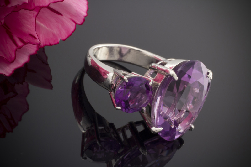 Art Deco Platin Ring mit 3 x Amethyst imposant in 900er Platin Goldschmiedearbeit 