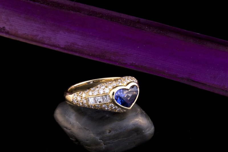 HANS DIETER KRIEGER Ring HERZSCHLIFF SAPHIR Kornblumenblau 750 Gold 