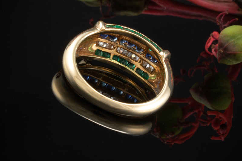 Eleganter Ring mit Saphir Smaragd und Brillanten in 585er Gelbgold 