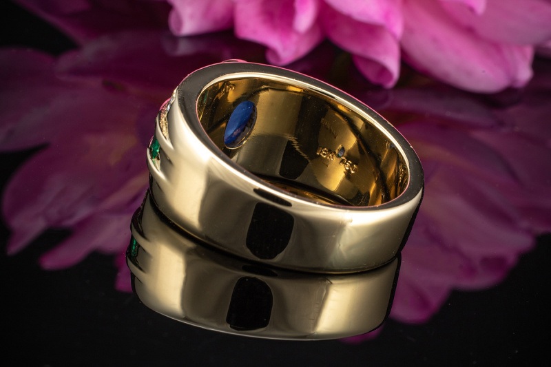 Saphir Cabochon Ring mit Smaragd und Brillanten Handarbeit in 750er Gold 