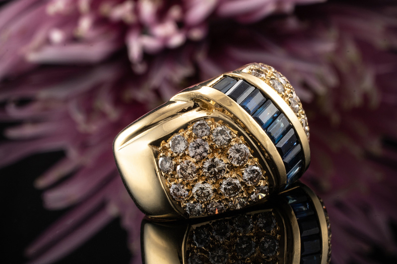 Breiter Gelbgold Ring mit Brillanten und Baguette Saphir in 750er Gold 