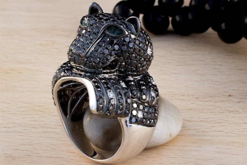 PANTHER Ring Tier MOTIV mit Brillanten in 750 Weißgold  