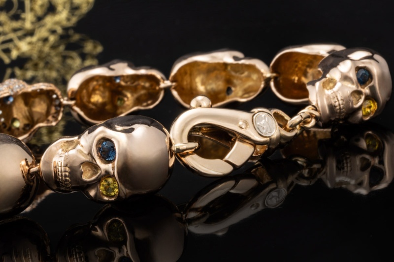 Totenkopf Armband Diamanten und Saphir Blau Gelb in 750er Roségold 22 cm 