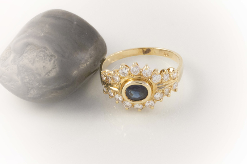 SAPHIR Ring mit feurigen TW VVSI Brillanten in 750 Gold  