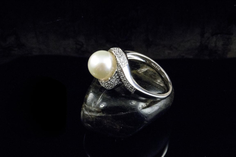 Perlenring mit Diamanten Brillanten Schwungvoll in 585er Weißgold Arbeit 