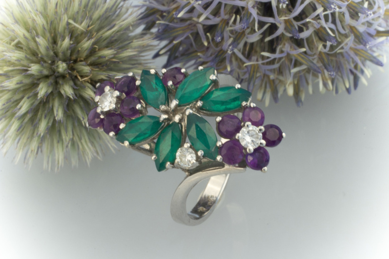 585er Weißgold Blumen Motiv Ring mit Tsavorit, Amethyst und Brillanten 