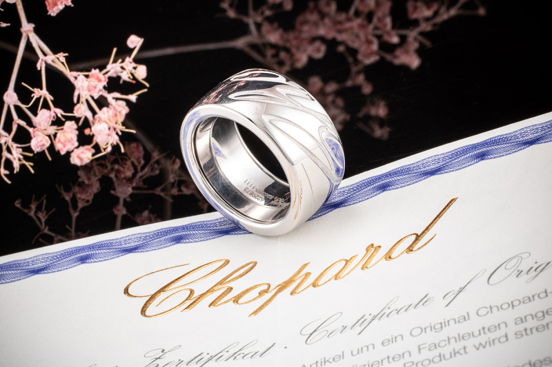 Chopard Chopardissimo Ring Drehring mit Schriftzug 54 in 750er Weißgold 